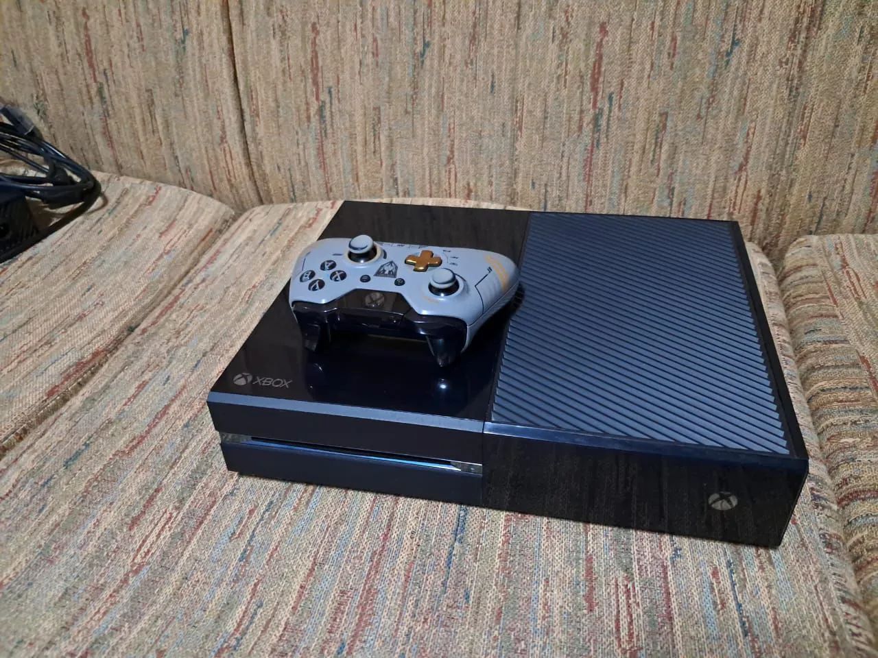 Xbox one + controle Call of Duty +6 jogos