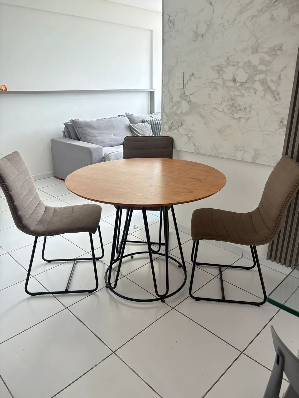 Mesa de 1,20m com 4 cadeiras  - Foto 2