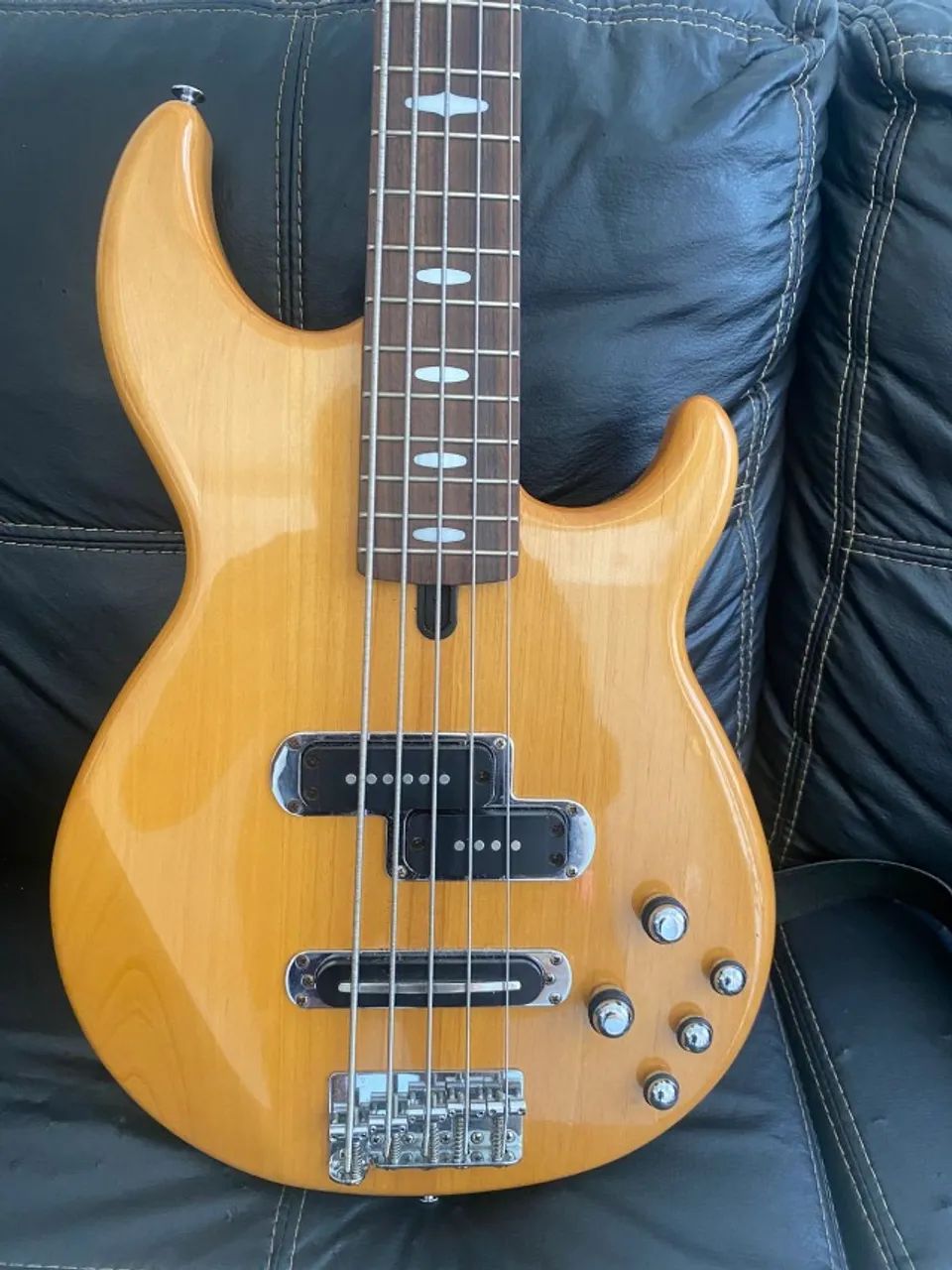 Baixo Ativo Yamaha BB615 - Foto 2