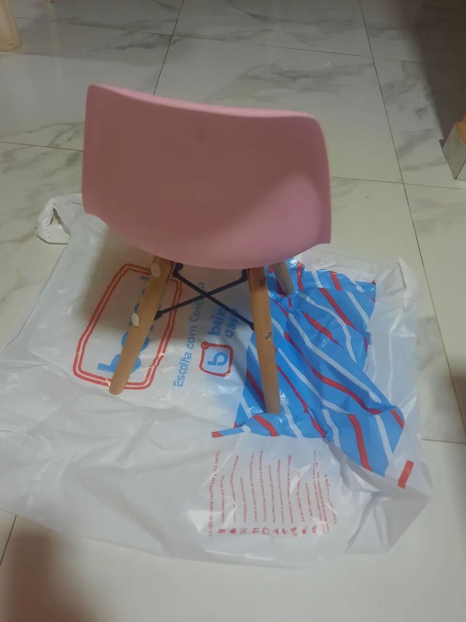 Cadeira infantil Charles Ellfiel  - Foto 4