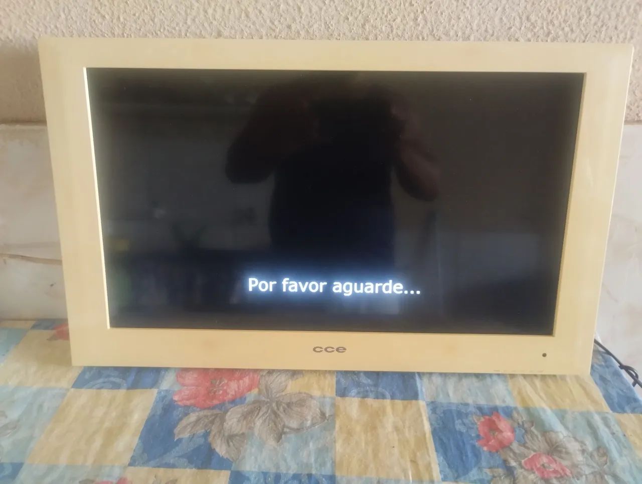 Tv cce 24 polegadas com defeito na placa  - Foto 2