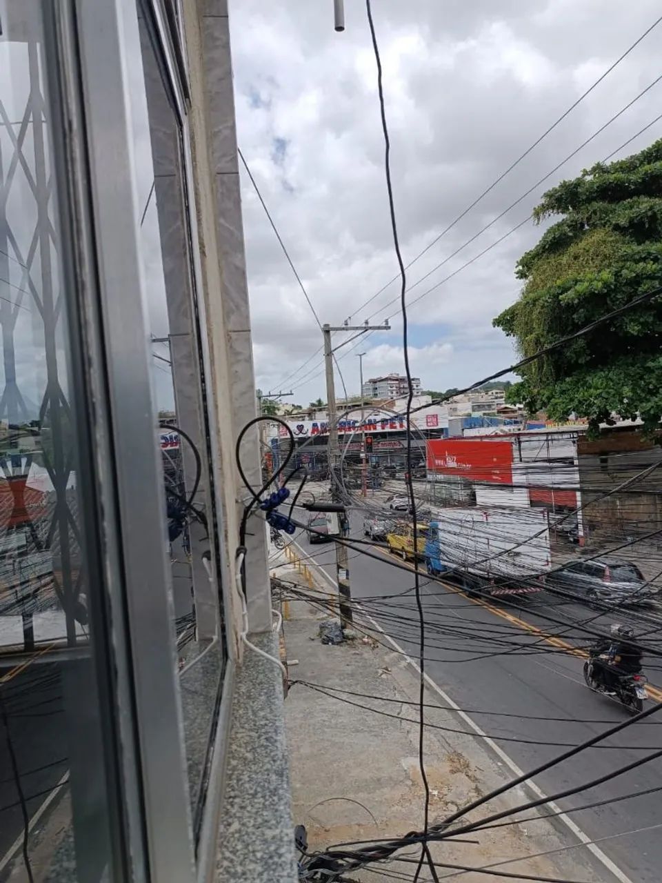 Vendo casa ao lado da praça do Valqueire  - Foto 2