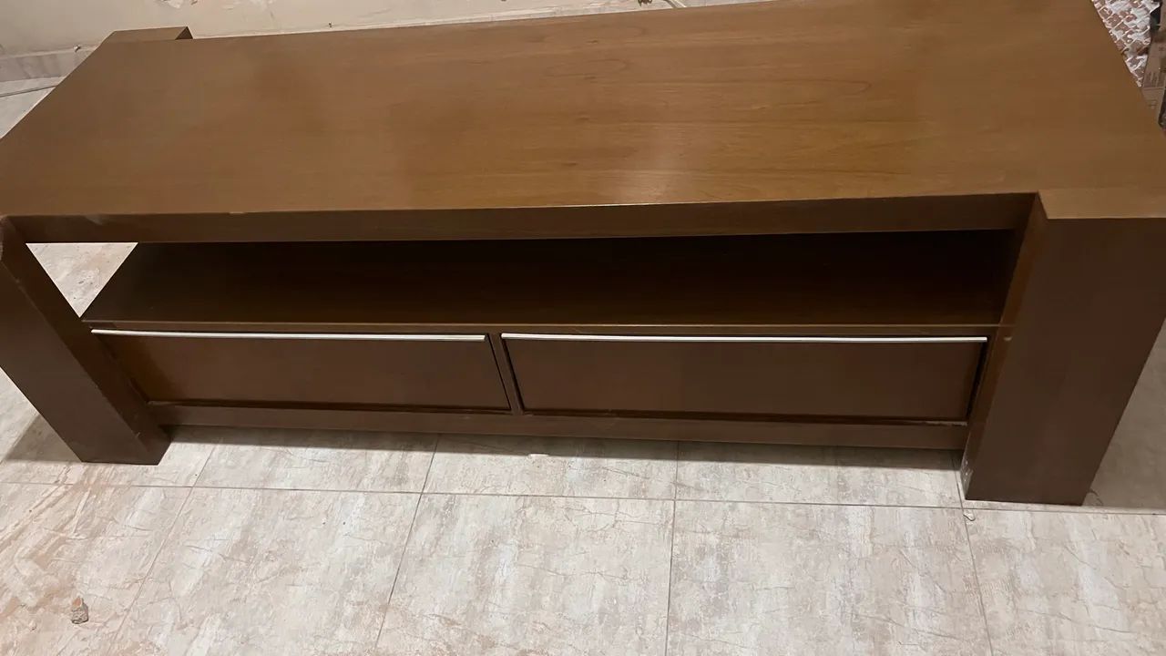Rack de televisão com duas gavetas em excelente estado - Foto 2