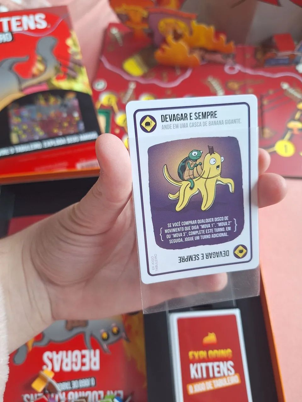 Exploding Kittens: O Jogo de Tabuleiro - Foto 4