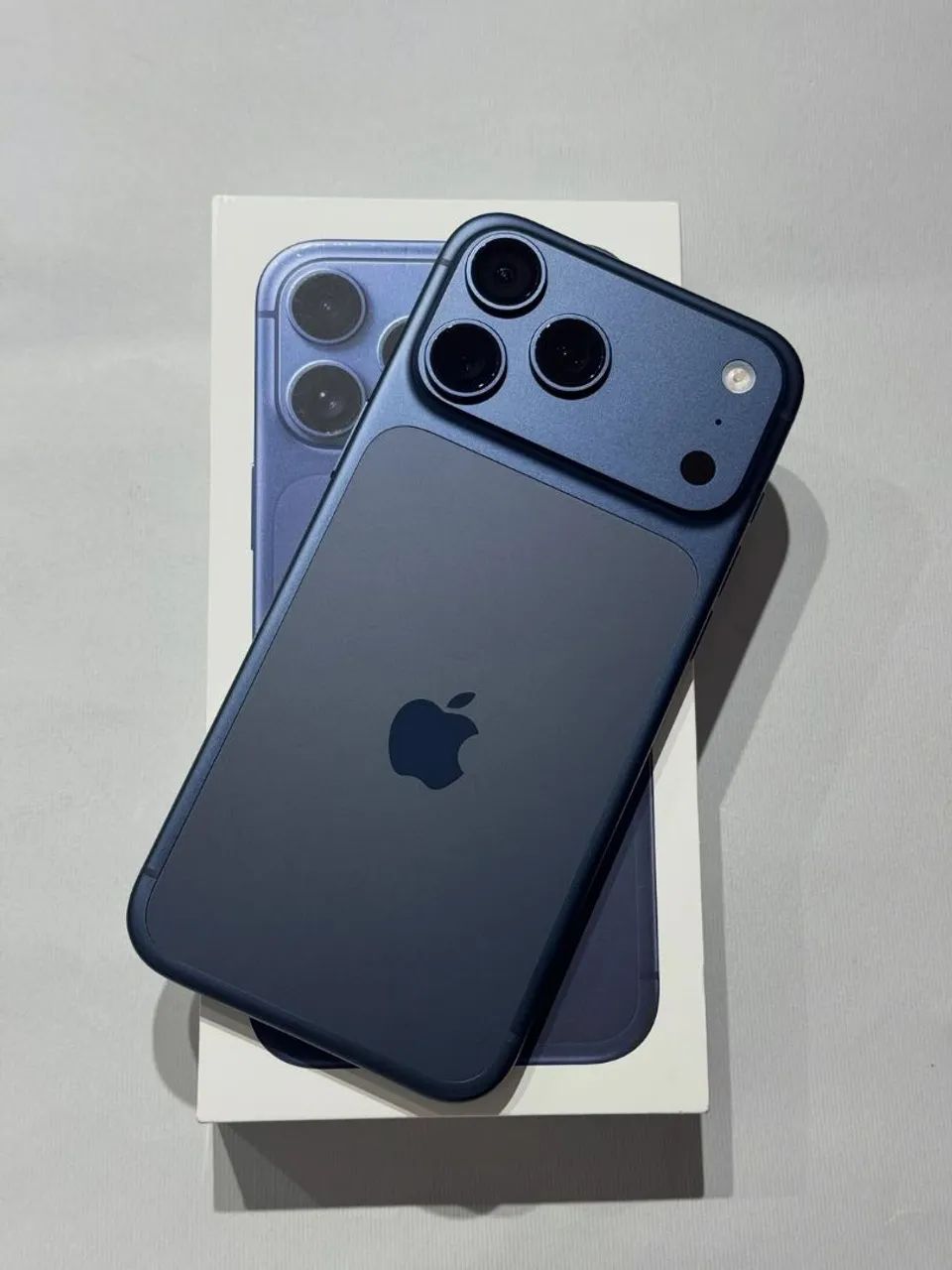 Apple iPhone 17 Pro Max 512GB Titanium 5G Face ID Câmera