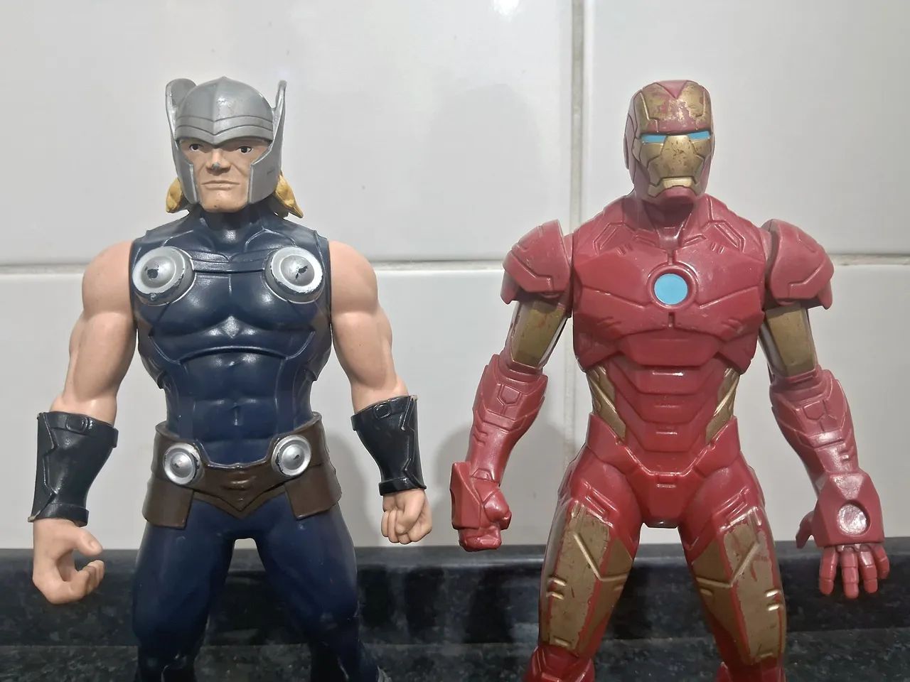 Bonecos Marvel Thor e Iron Man Usado  - Foto 4