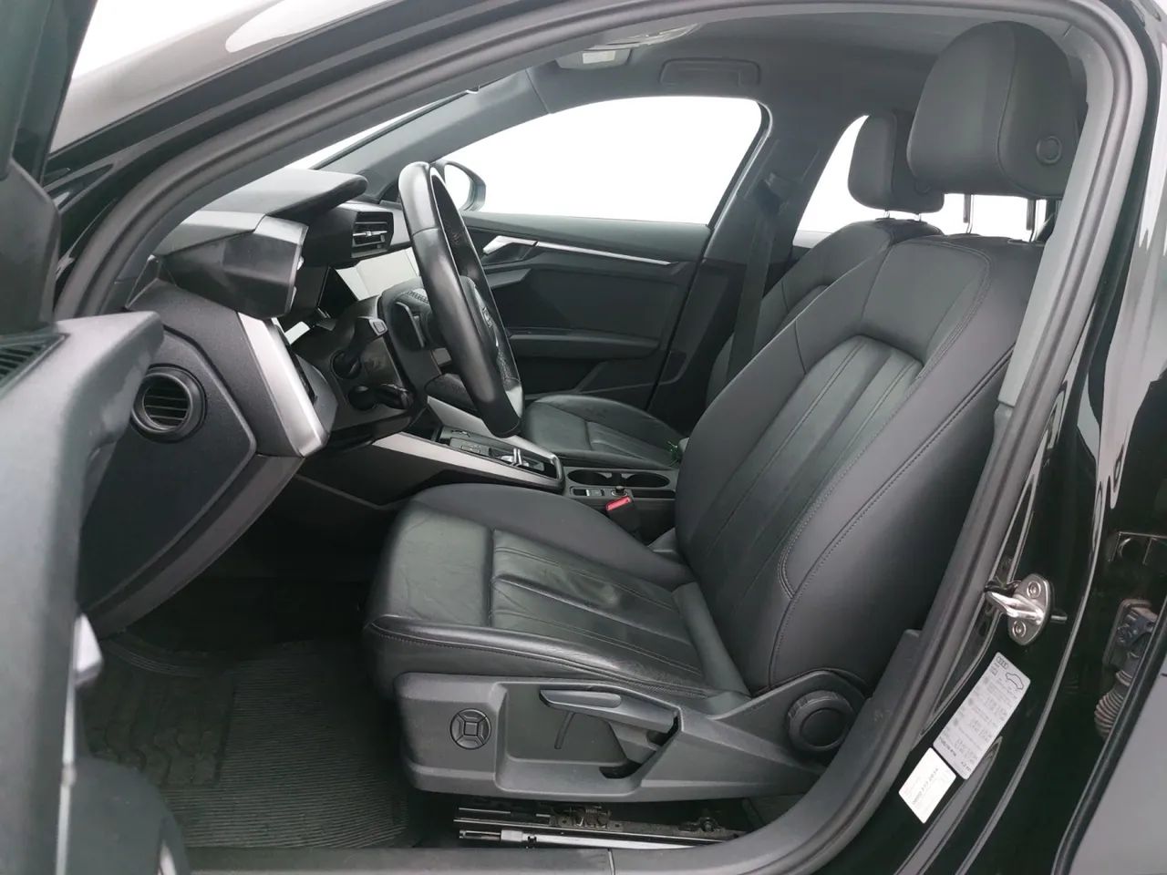 Audi A3 Sedan S-line 2.0 TFSI S-tronic, foto 16 de 18