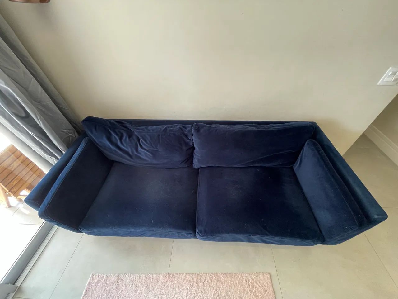Vendo sofá azul super estiloso - Foto 4