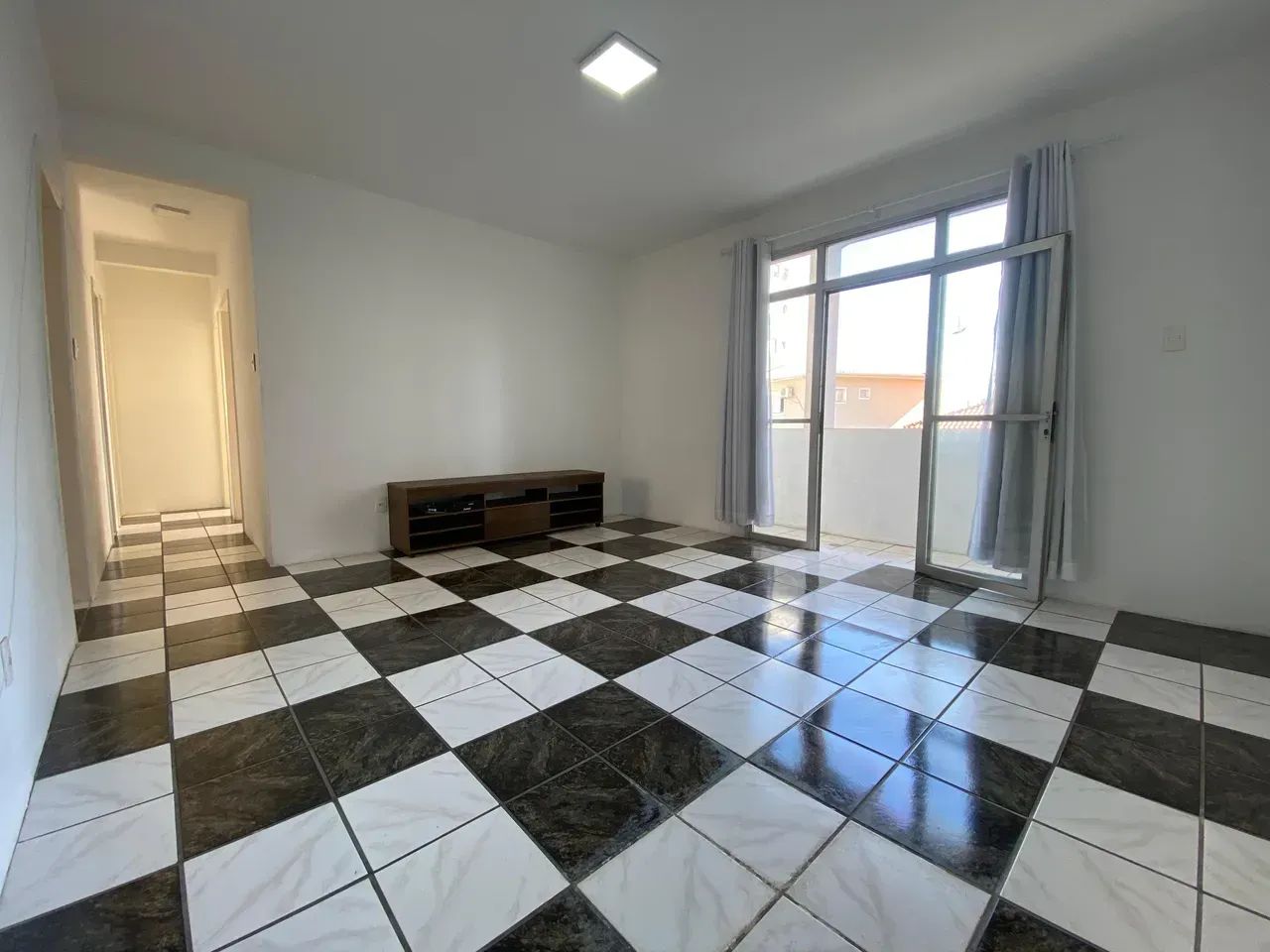 Apartamento 3 Dormitórios com 96m², Andar Alto e Vista Mar. - Foto 3