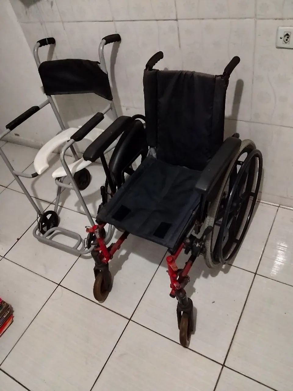Cadeira de rodas e de banho 