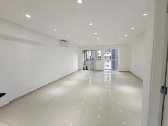 Linda Sala Comercial no Centro 45m2 edifício alto padrão com Ar Condicionado - Foto 3