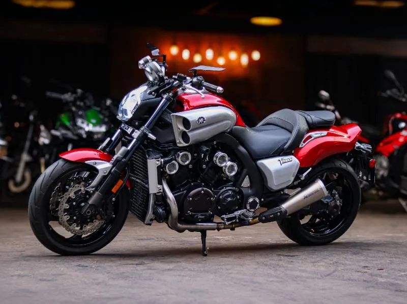 YAMAHA V-MAX 1700 - Foto 2