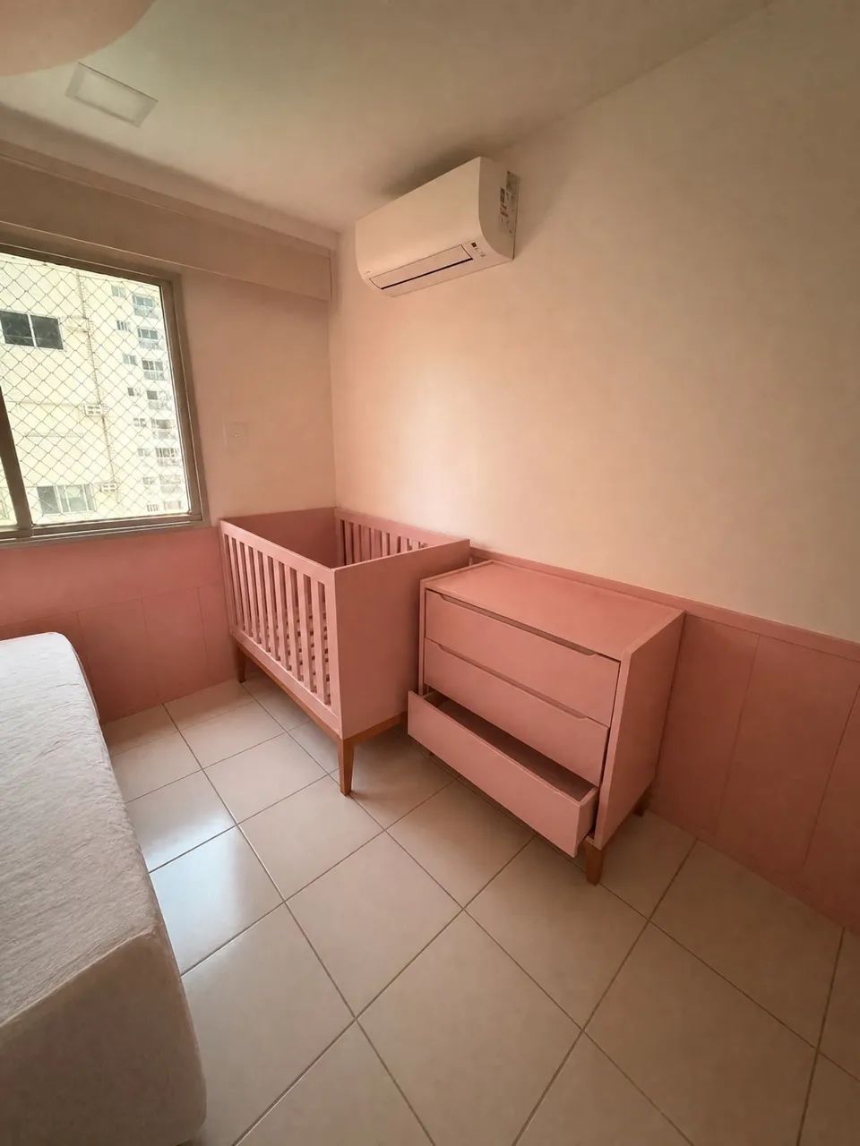 Kit quarto de bebê completo: berço, cômoda e guarda-roupa rosa - Foto 2