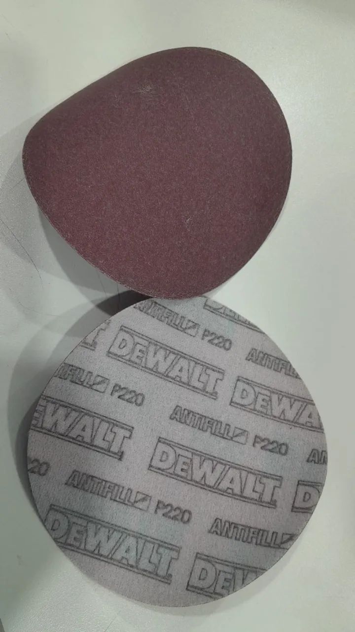 disco de lixa com sistema autoaderente (tipo Fixa Fácil/velcro), P220G medindo 5 polegadas