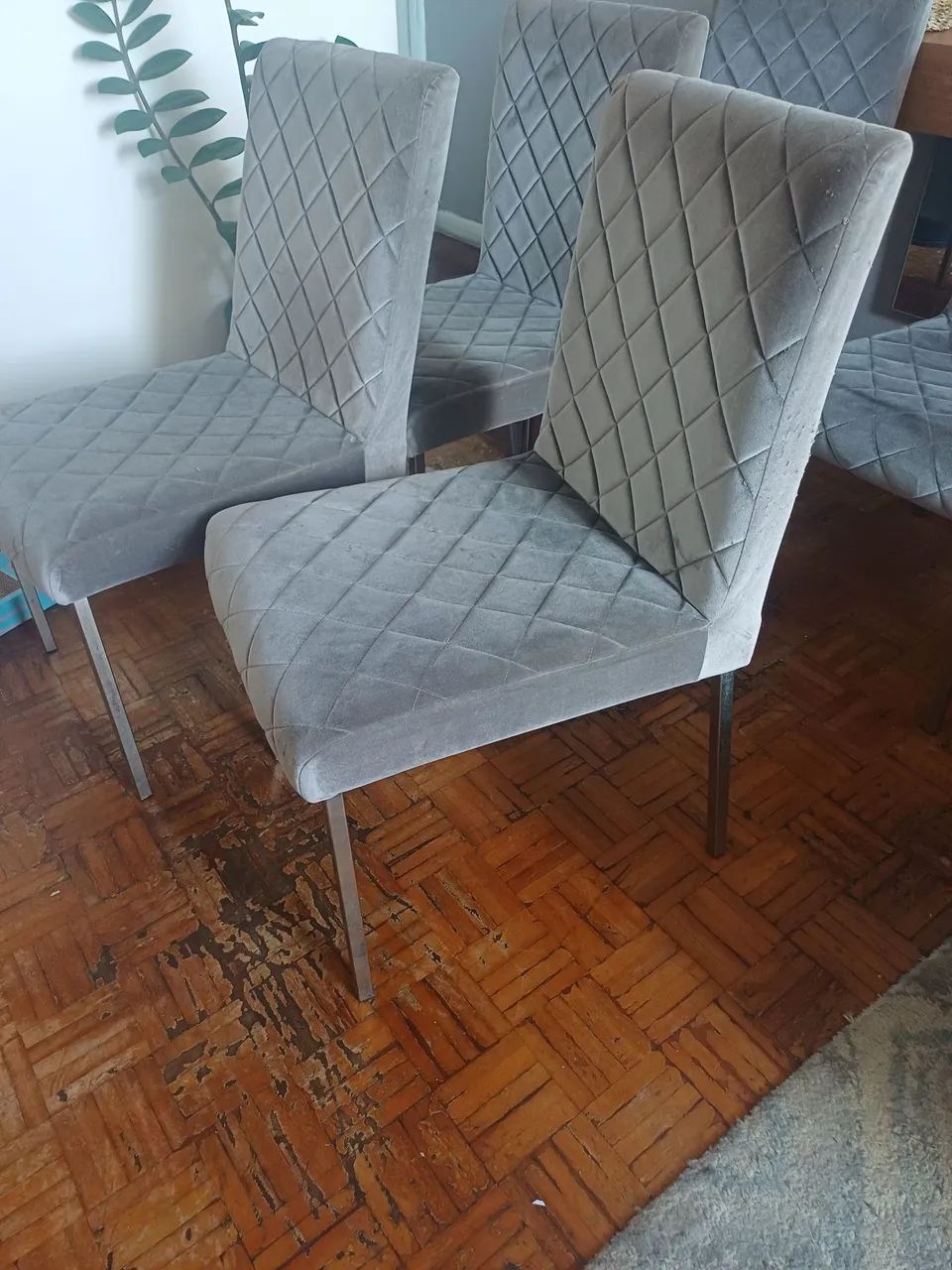 Vendo 6 cadeiras acolchoadas cinza belíssimas - Foto 2