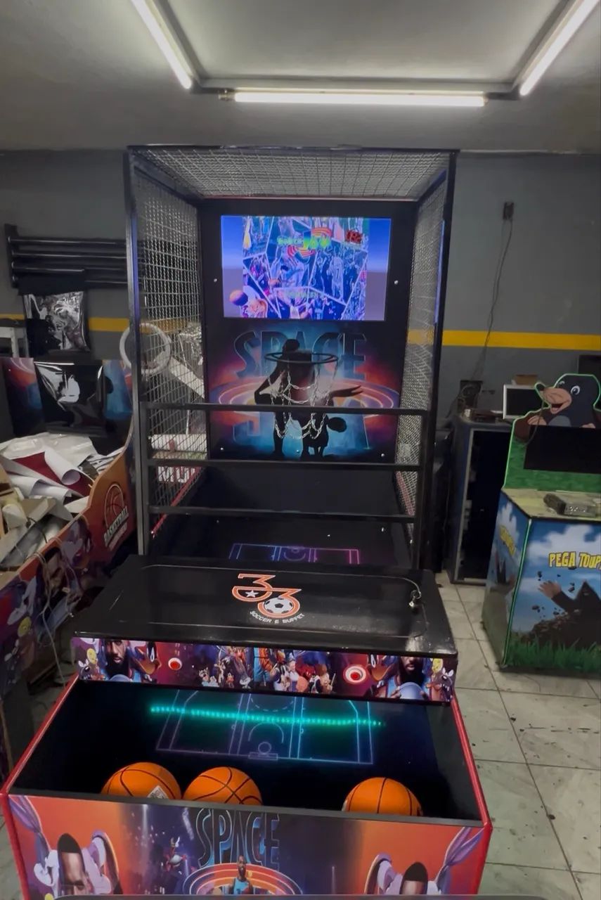 Bastante com placar 32 polegadas e som 