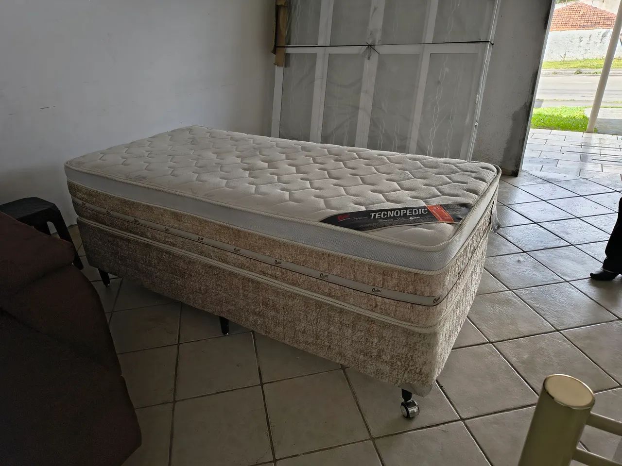Cama box solteiro castor base mais colchão molas ensacadas com rodinhas (entrego com taxa) - Foto 5