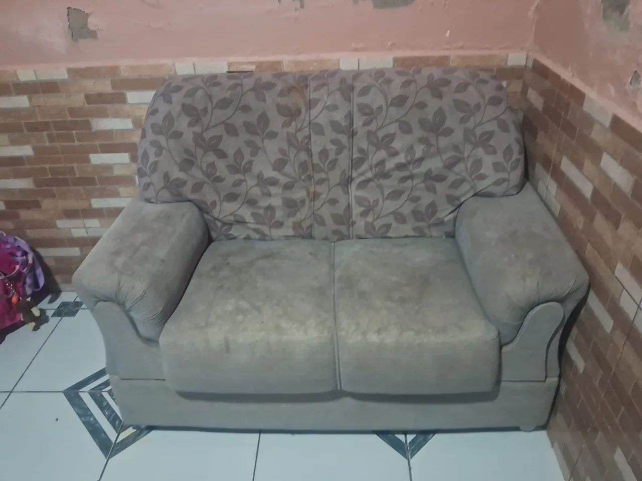 Vende-se sofá de 2 lugares 