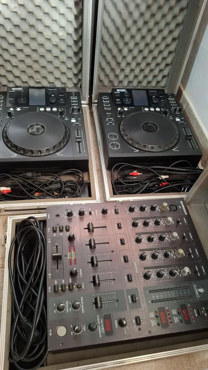 Cdj 700 gemini + mixer e cases - Instrumentos musicais