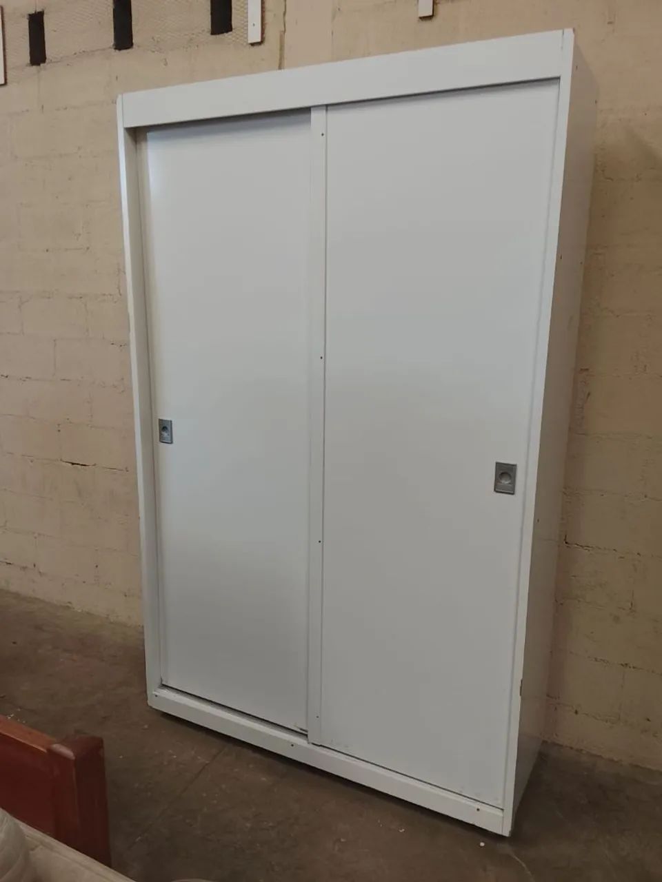 Guarda roupas com pés USADO ENTREGA dentro de Uberlândia MG 