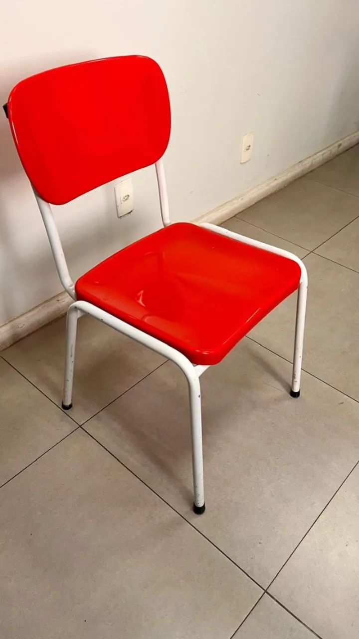 Cadeira vermelha  - Foto 2