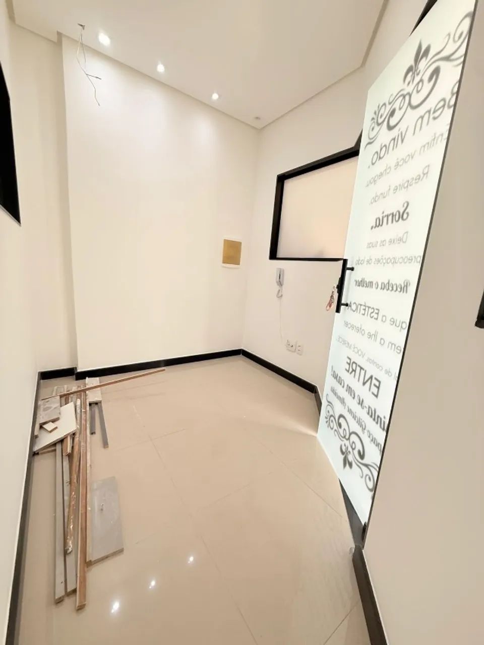 VENDO SALA COMERCIAL NO CENTRO MACAÉ TEL= * FALAR DIREITO COM A PROPRIETÁRIA  - Foto 3