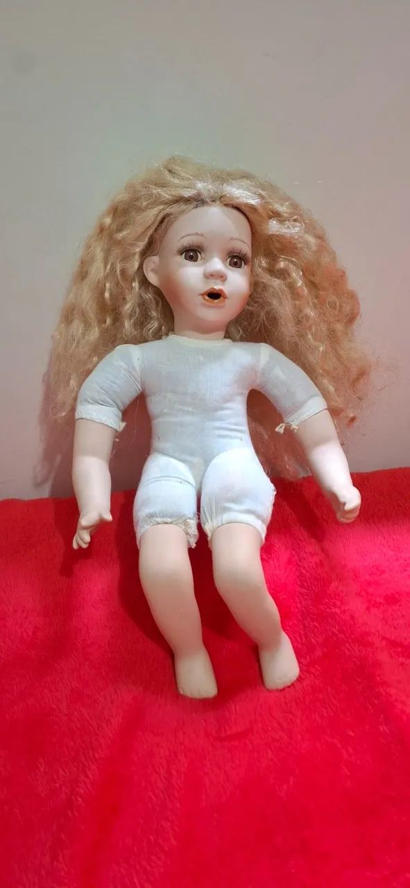 Boneca de colecionador importada de porcelana  - Foto 4