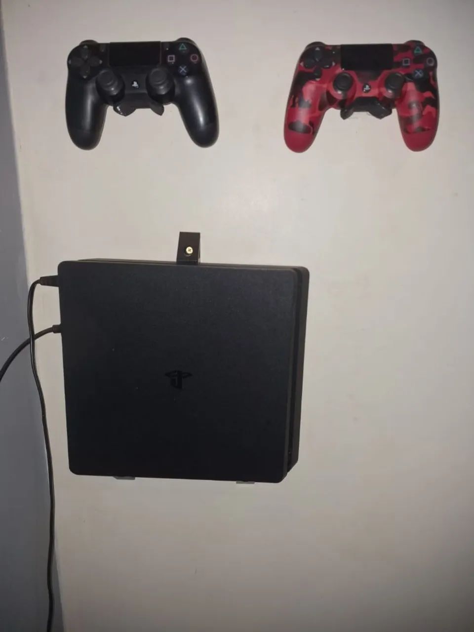 Ps4 slim 1Tb com controles