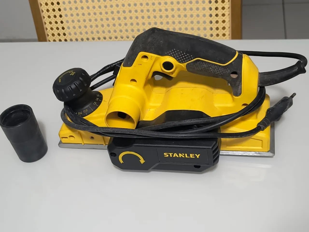 PLAINA ELÉTRICA STANLEY 750W 220v Completa com caixa original e chave de ajusteste - Foto 2