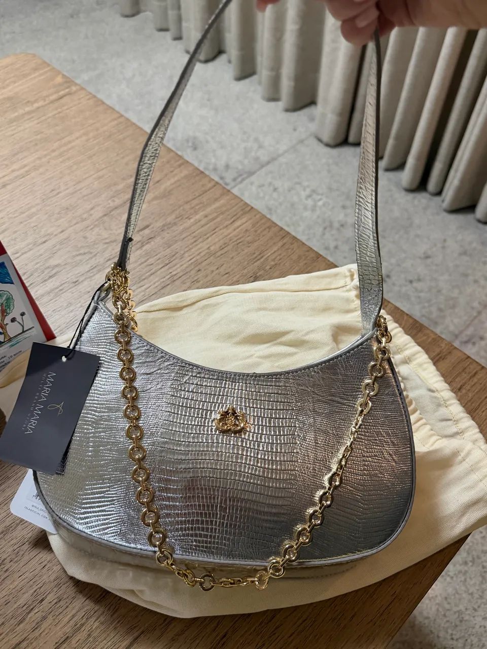 Bolsa Isla prata com dourado  - Foto 3