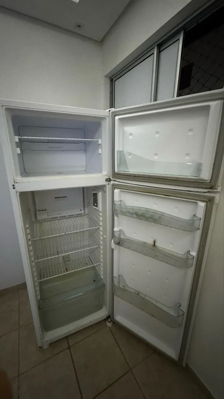 Vendo Geladeira Quebrada  - Foto 2