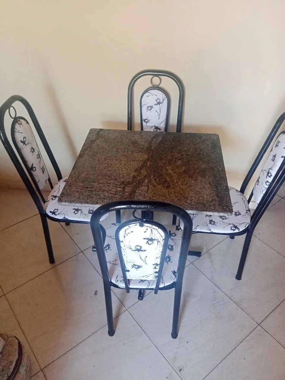4 cadeiras faço entrega 
