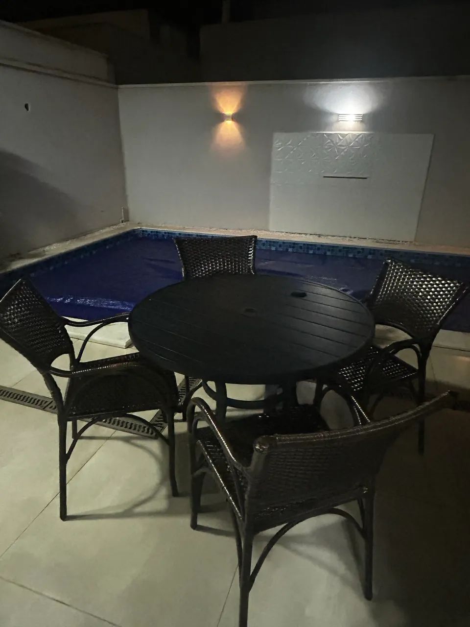 Vende-se cadeiras e mesas 
