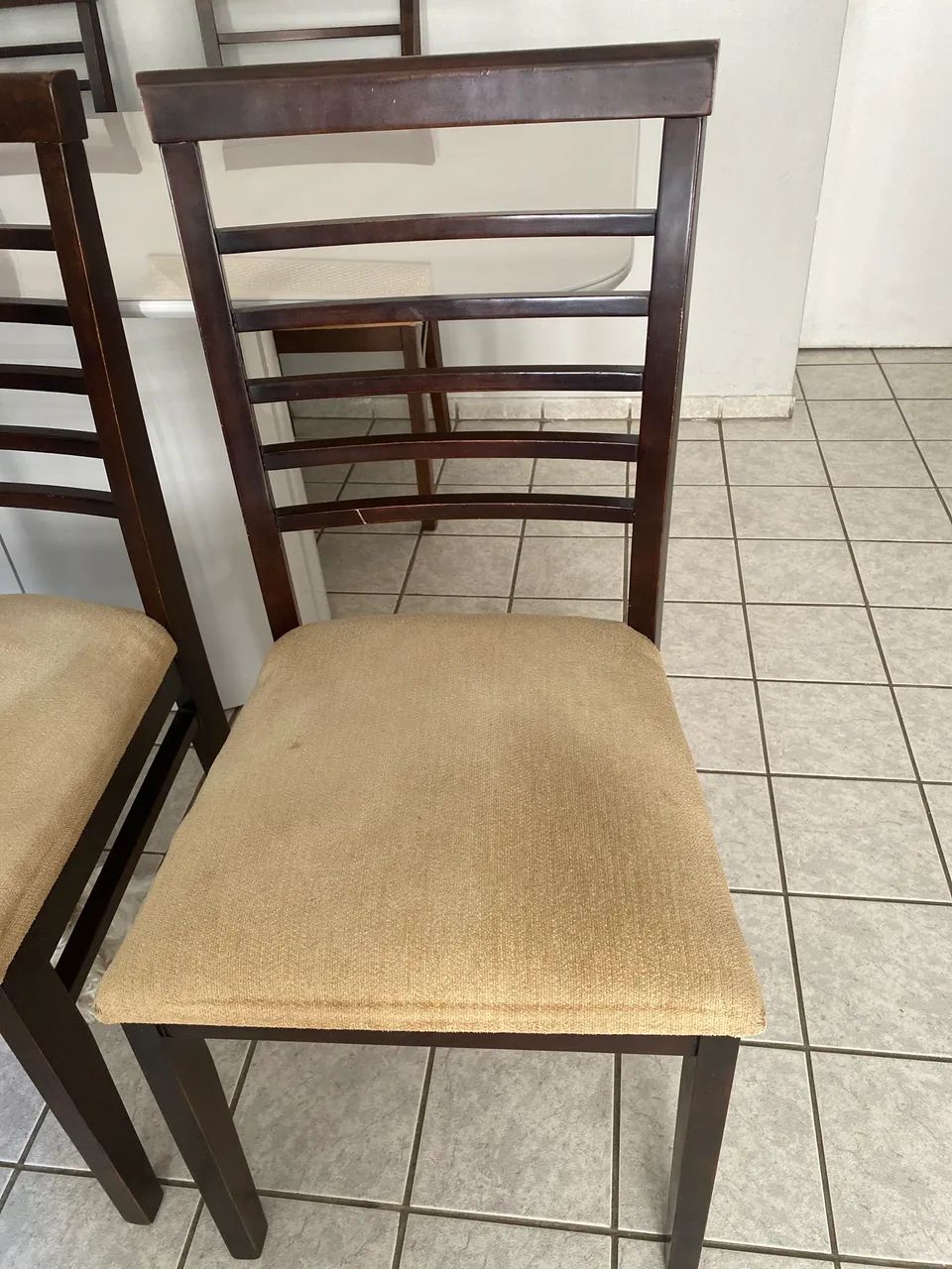 Vendo 5 cadeiras para mesa de jantar  - Foto 2