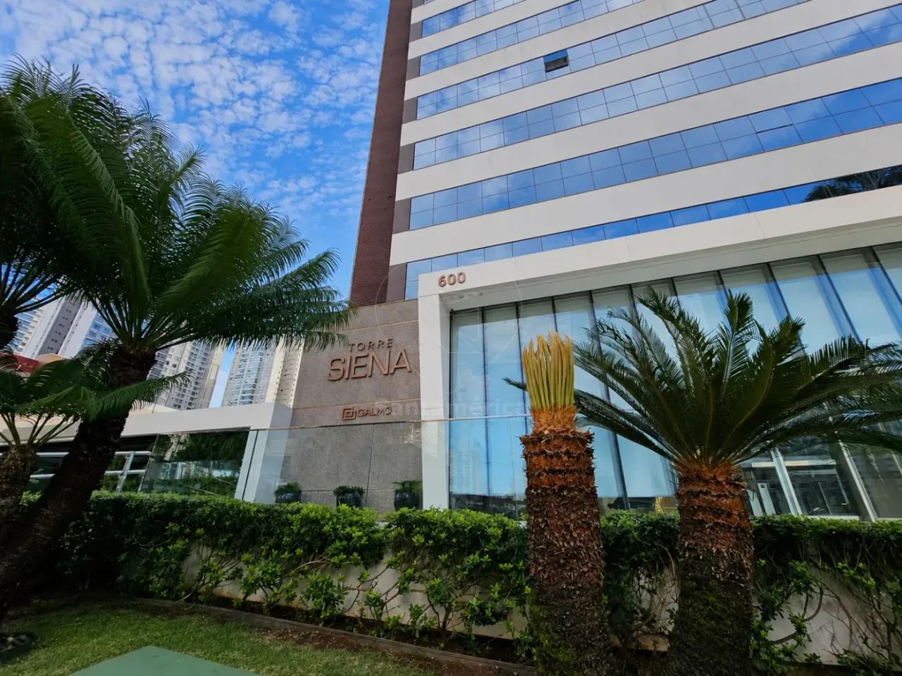 Sala comercial para locação no Edifício Torre Siena, decorada e mobiliada, com 138,52 m² n