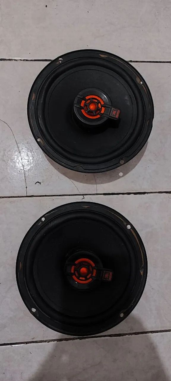 Par de alto falantes JBL de 6 polegadas 200w cada