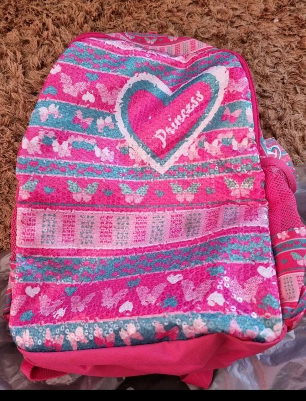 Mochila Nova com Lantejoulas 