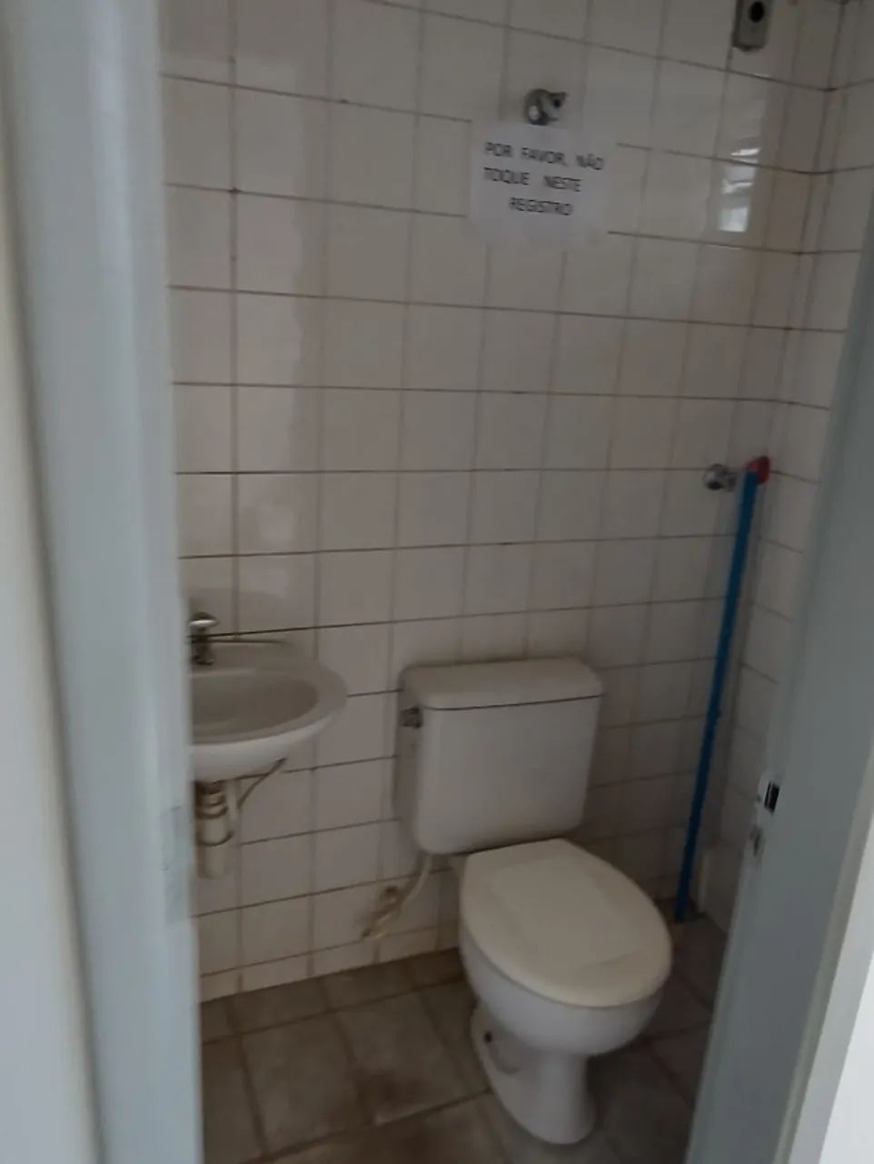 Venda de sala comercial no centro de Ceilândia - DF. Obs: tel. 61- *  - Foto 3