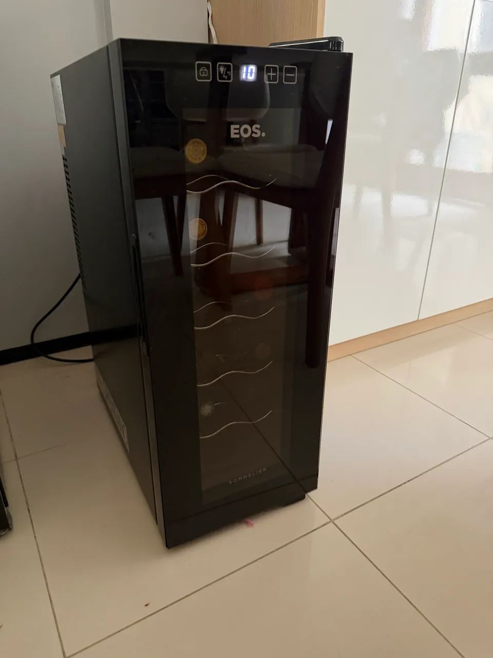 Vende-se EOS Adega 12 garrafas 