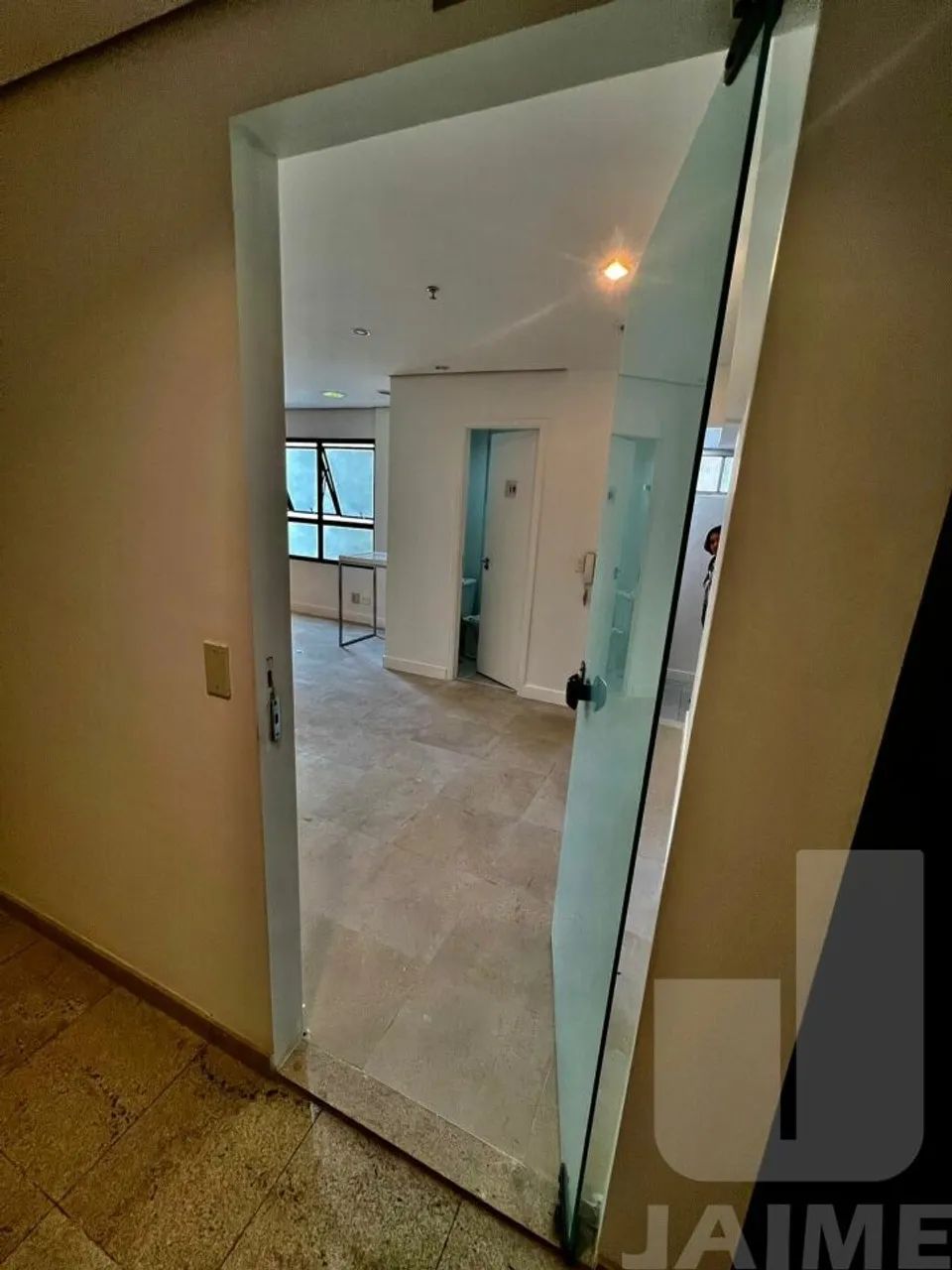 Sala Comercial com copa, dois banheiros e 1 vaga em ótima localização de Pinheiros - Foto 2