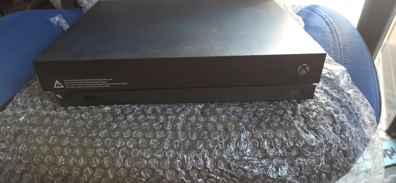 Xbox One X - 4k - Com Caixa e Manual - Foto 2