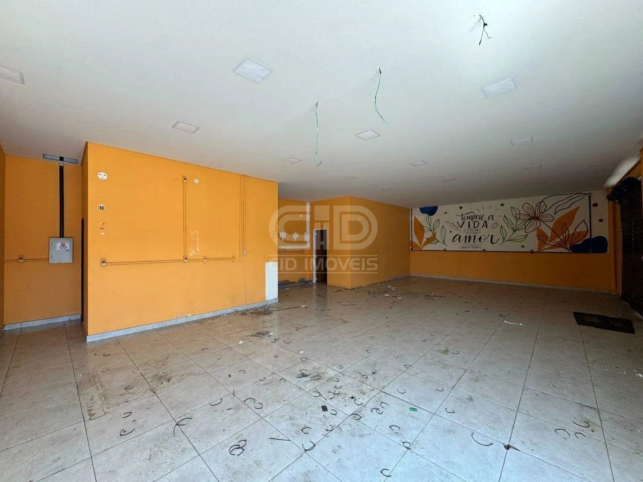 Salão Comercial com Aproximadamente 113m² no CPA II - Foto 3