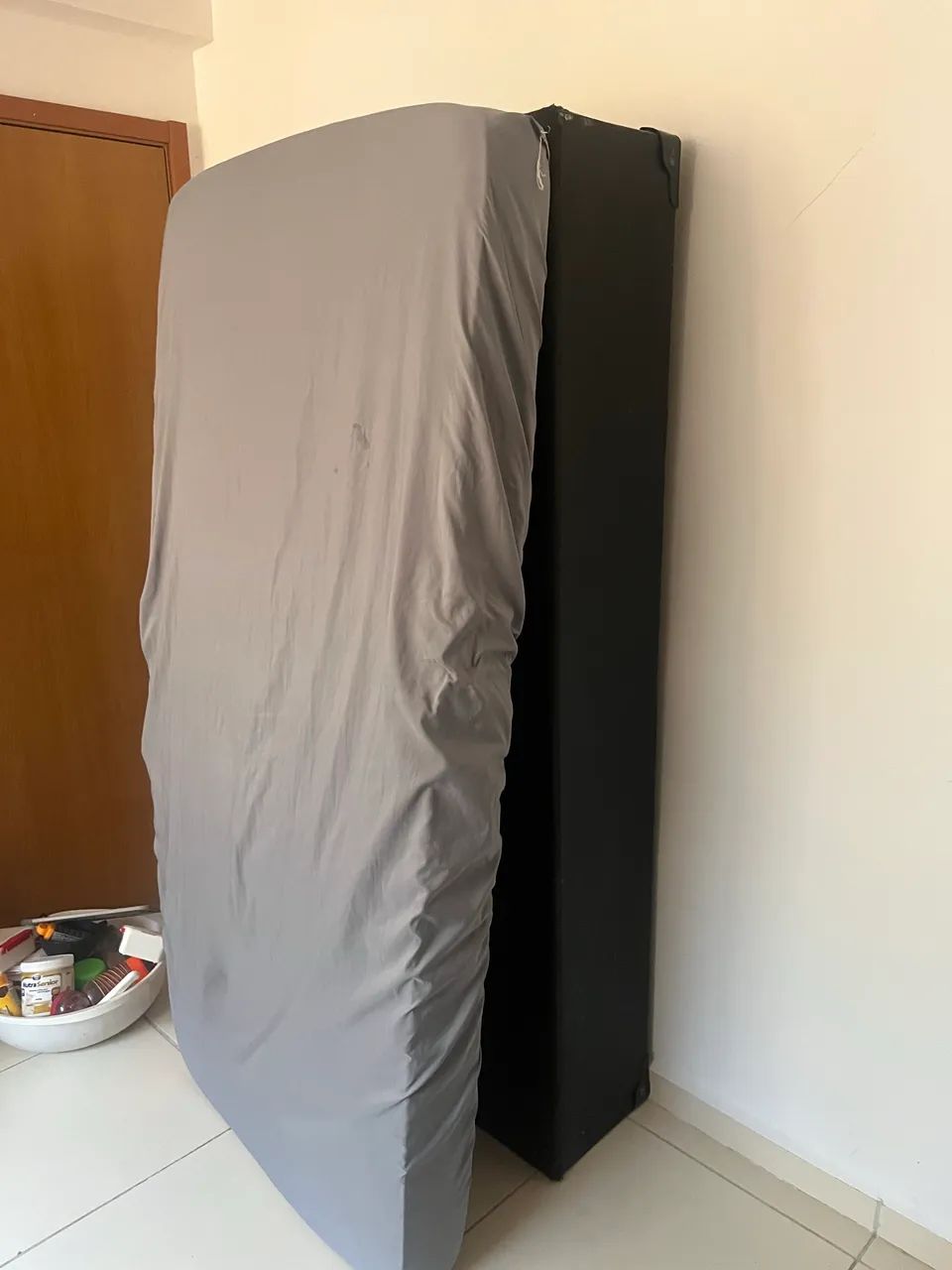 Cama e colchão solteiro 