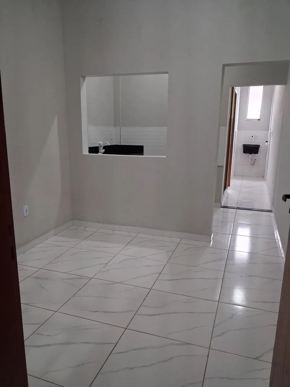 ALUGA-SE APARTAMENTO 