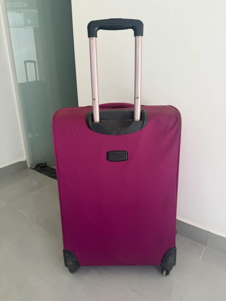 Mala de viagem nova sem detalhes 
