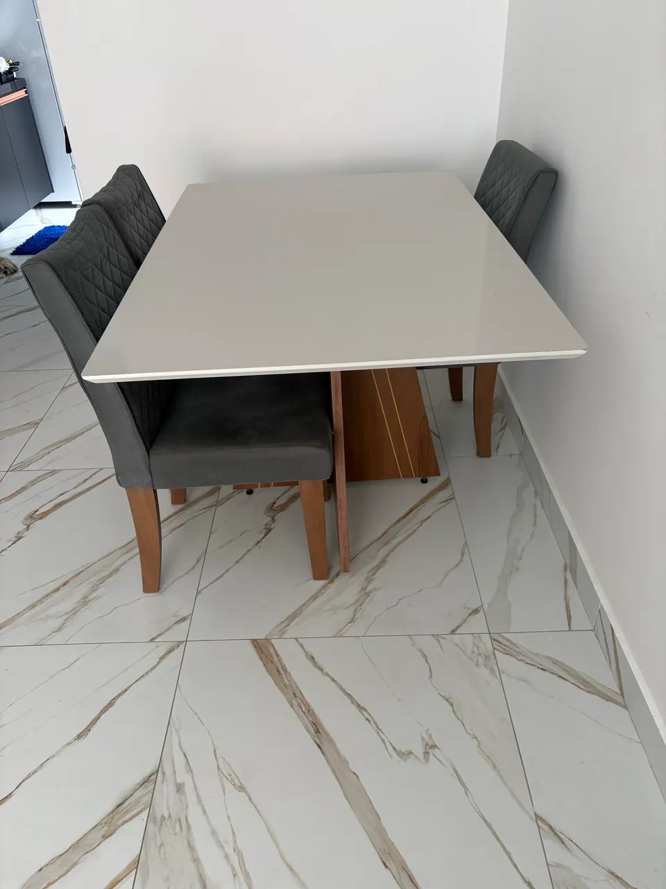 Mesa de jantar + 3 cadeiras de brinde - Foto 3
