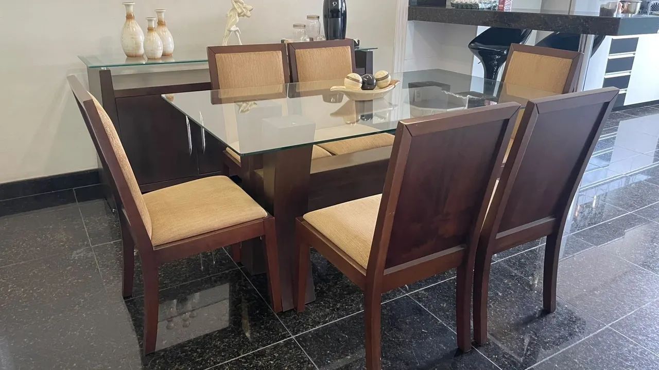 Mesa com 6 cadeiras e um aparador  - Foto 3