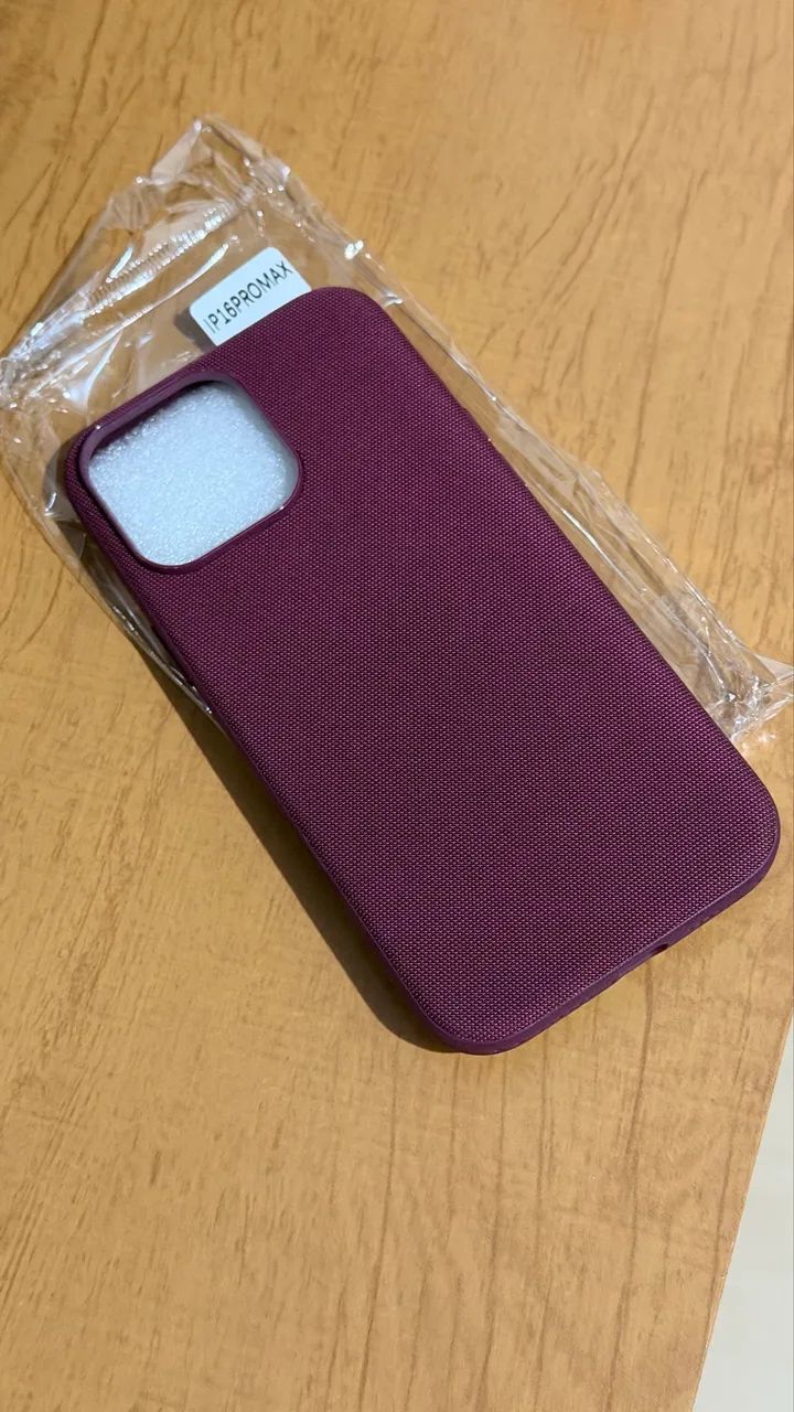 Capa iPhone 16 Pro Max vinho - Foto 3