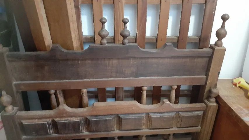 Cama solteiro antiga