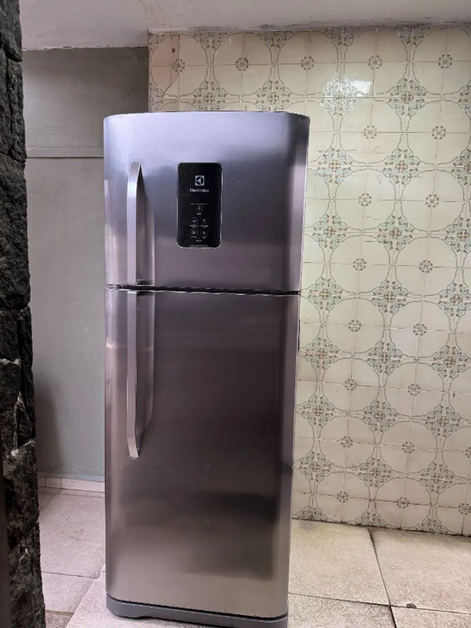 GELADEIRA DUAS PORTAS FROST FREE ELECTROLUX TF51X 319 LITROS